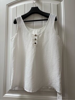 NWT CupShe Women’s Sleeveless White Textured Tank with Button - size M
